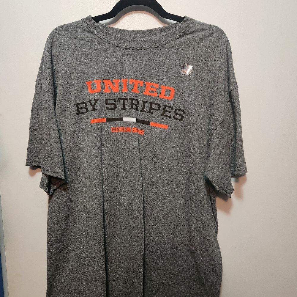 Cleveland Browns SZ XL United by Stripes Cotton T-shirt, Gray Gildan, Limited